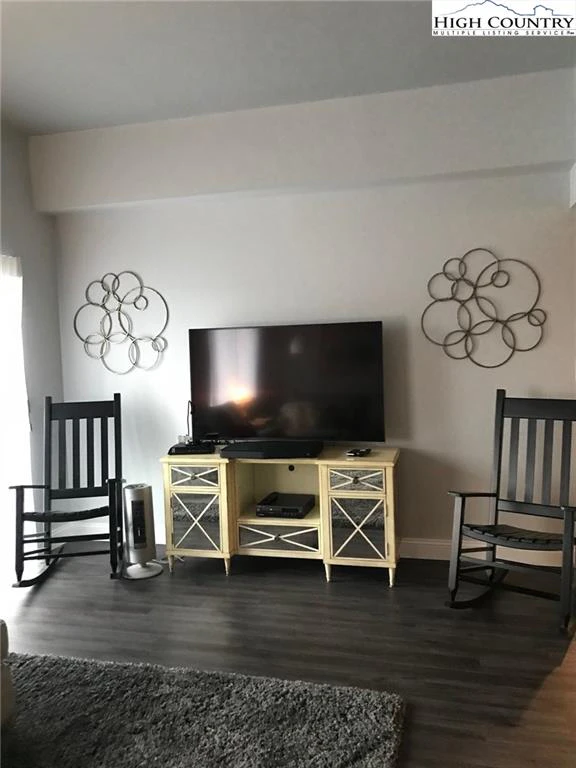 Image number 4 for the current listing