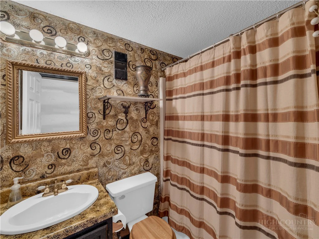 Image number 9 for the current listing