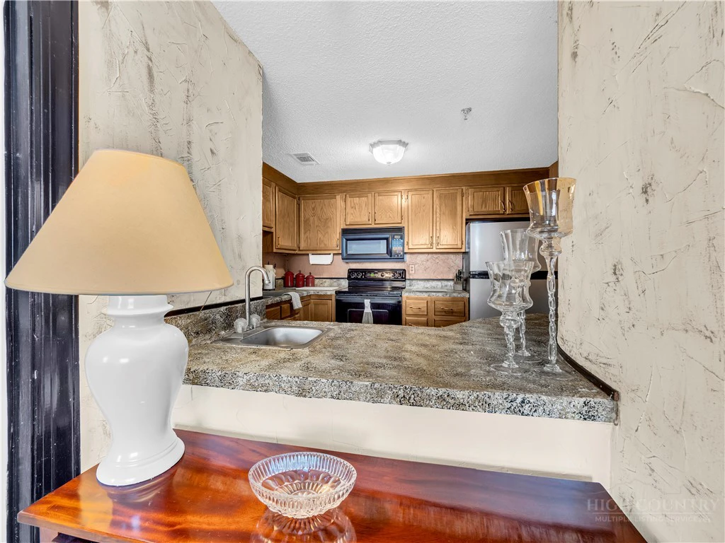 Image number 21 for the current listing