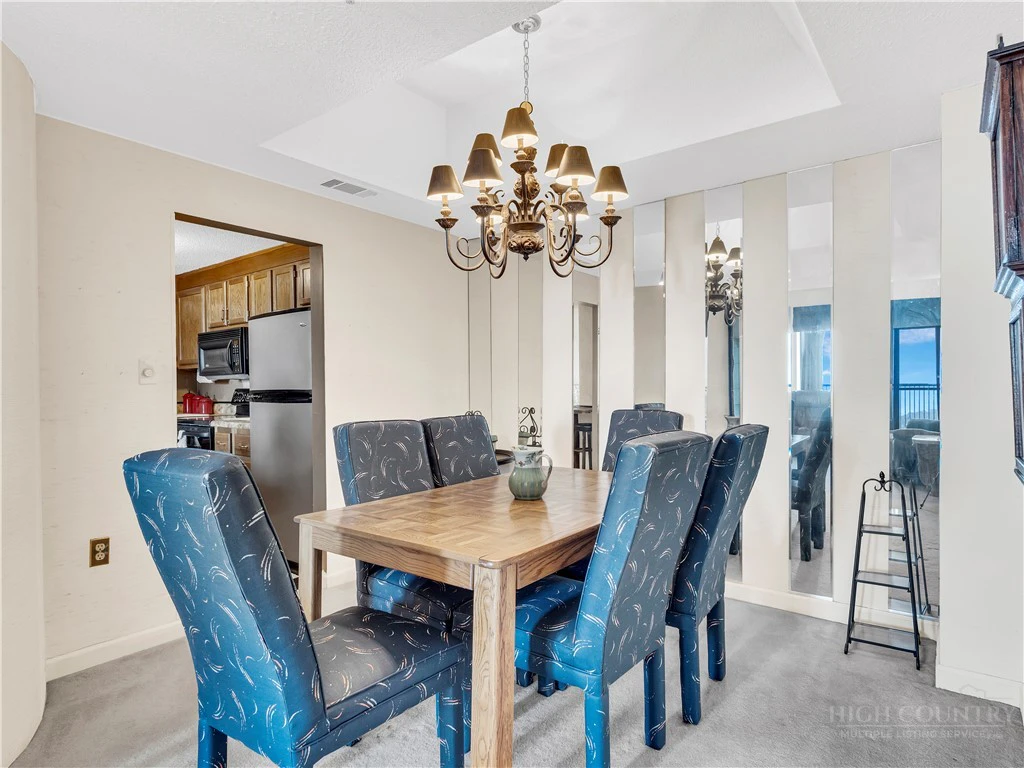 Image number 19 for the current listing