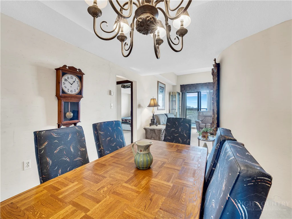 Image number 18 for the current listing
