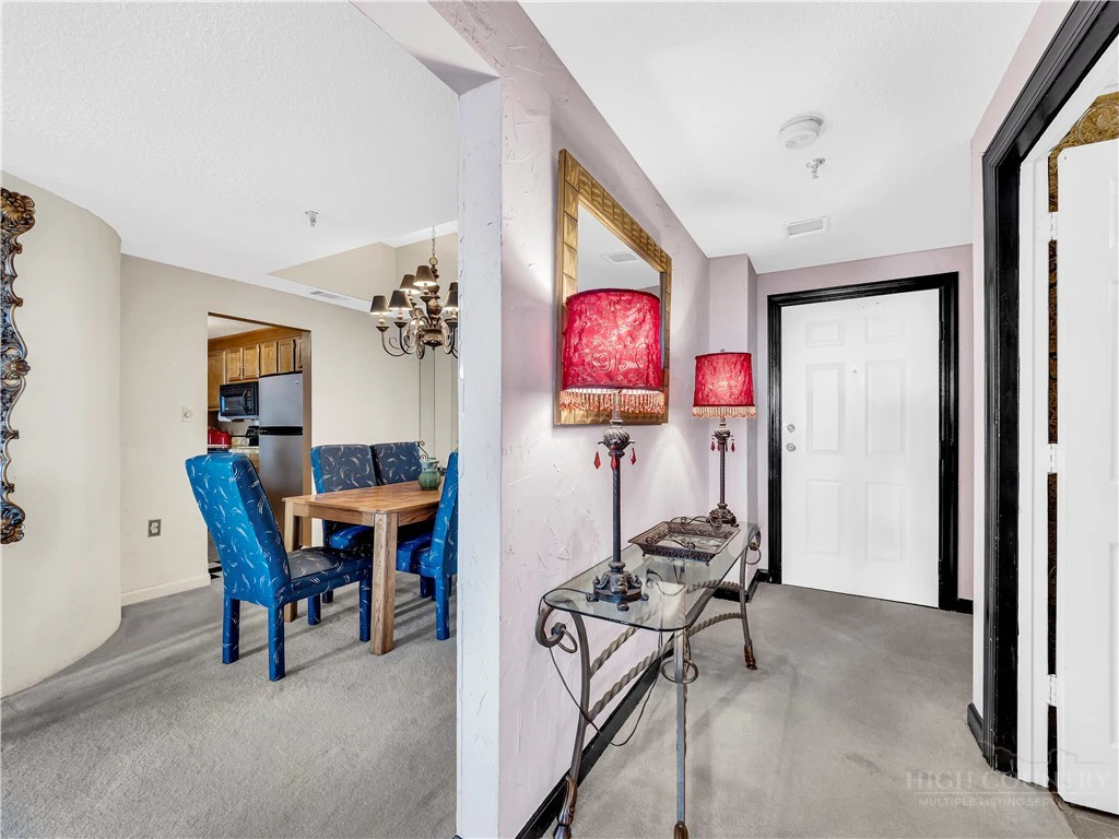 Image number 17 for the current listing