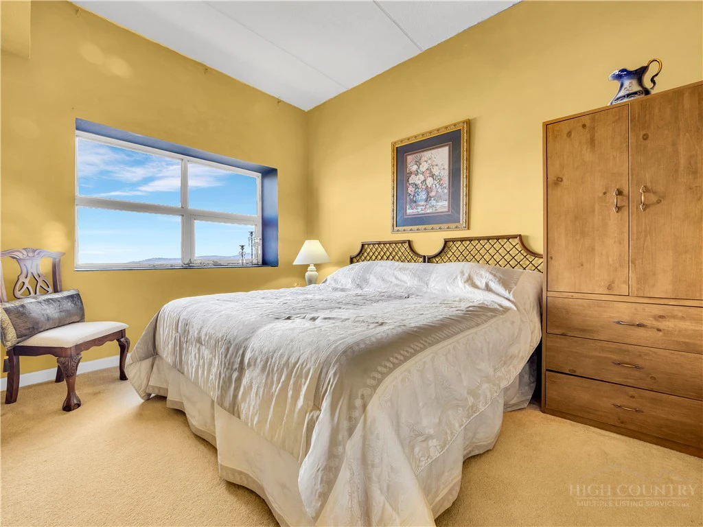Image number 16 for the current listing