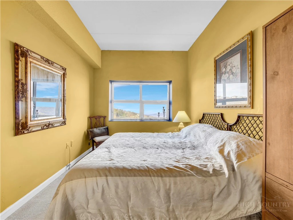 Image number 15 for the current listing
