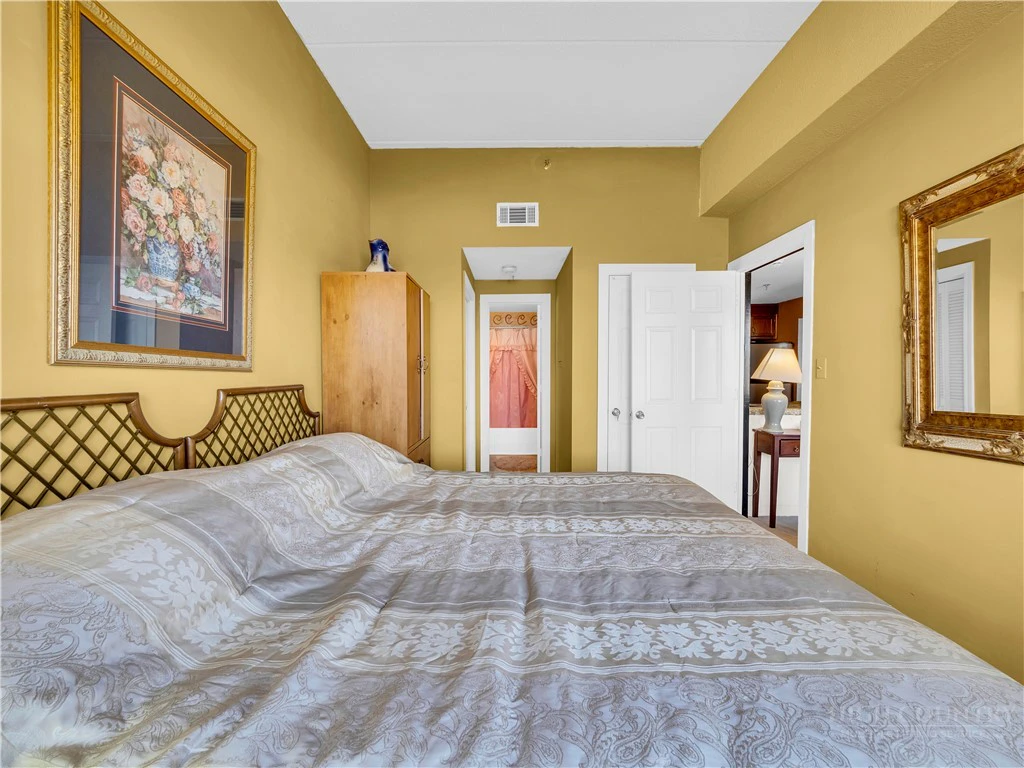 Image number 14 for the current listing