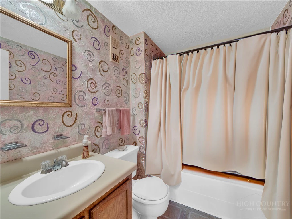 Image number 13 for the current listing