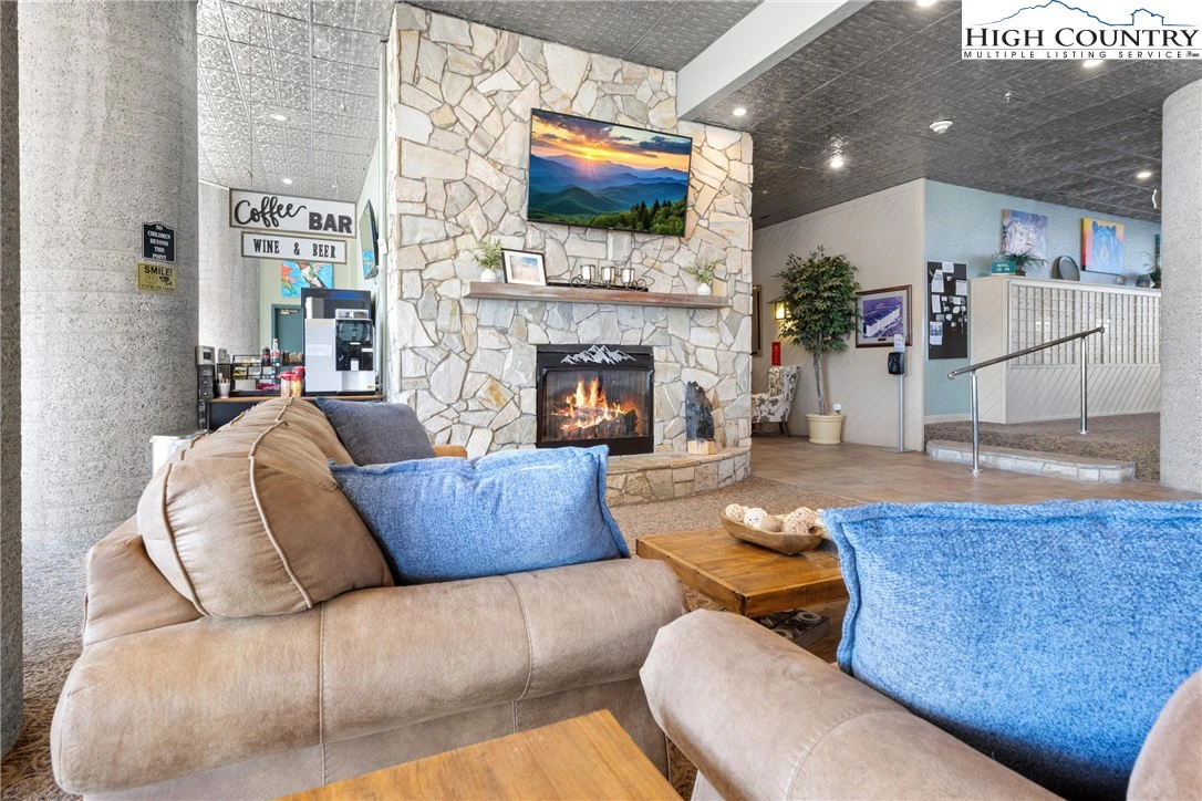 Image number 13 for the current listing