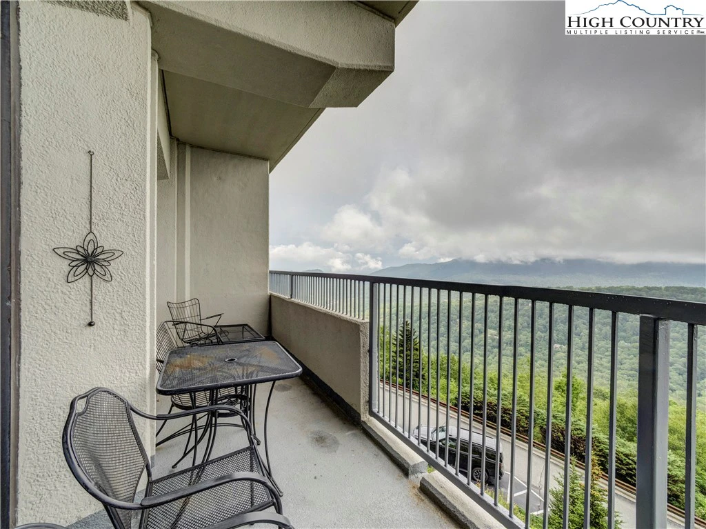 Image number 4 for the current listing