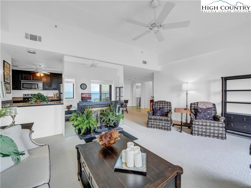 Image number 19 for the current listing