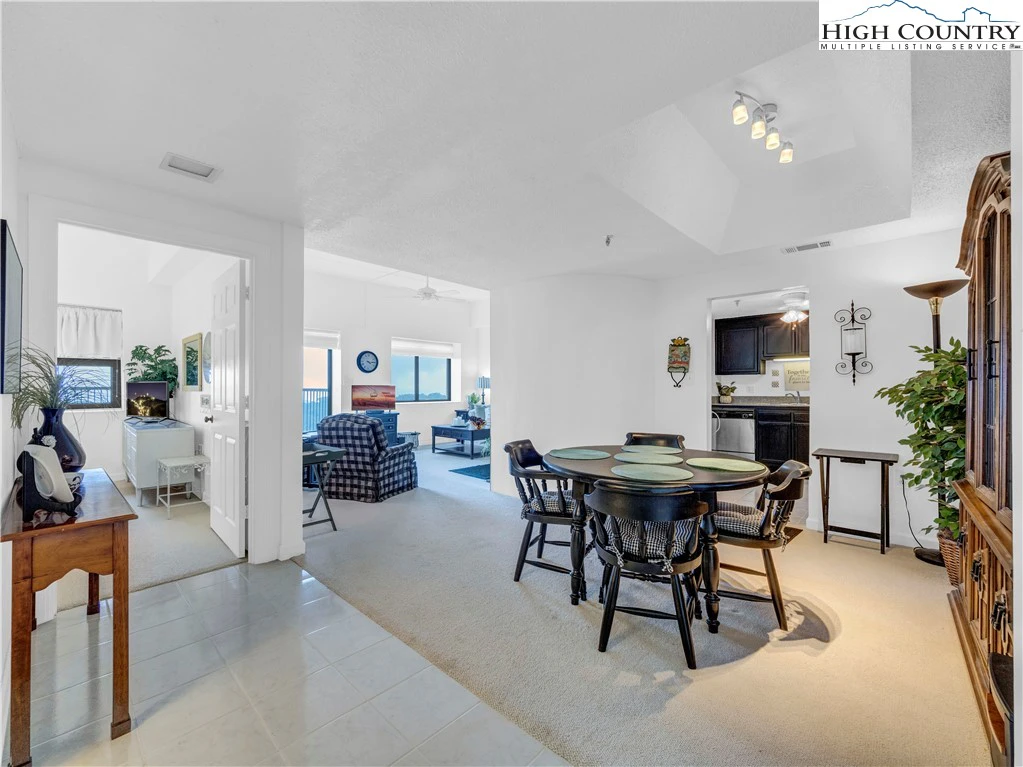 Image number 15 for the current listing