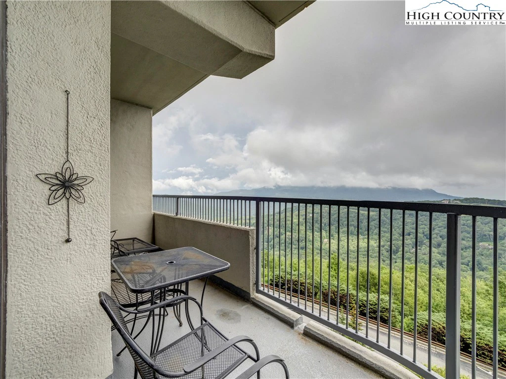 Image number 5 for the current listing