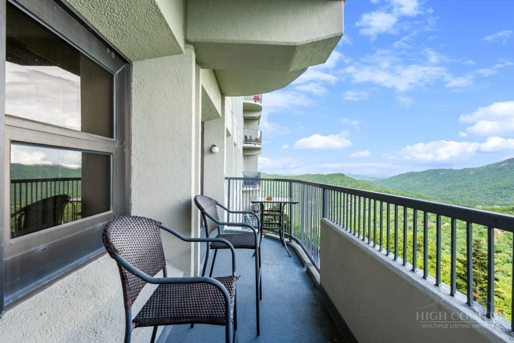 Image number 4 for the current listing