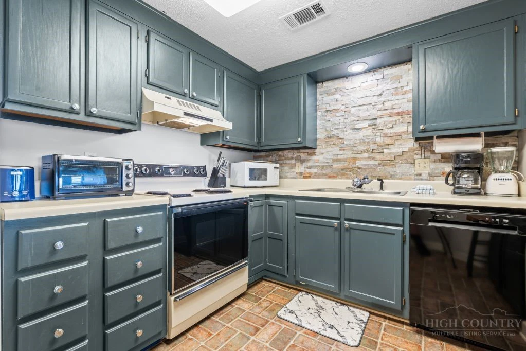 Image number 12 for the current listing