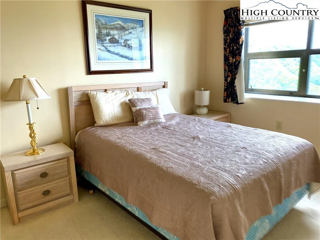 Image number 2 for the current listing