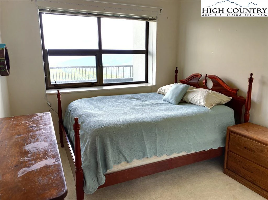 Image number 8 for the current listing