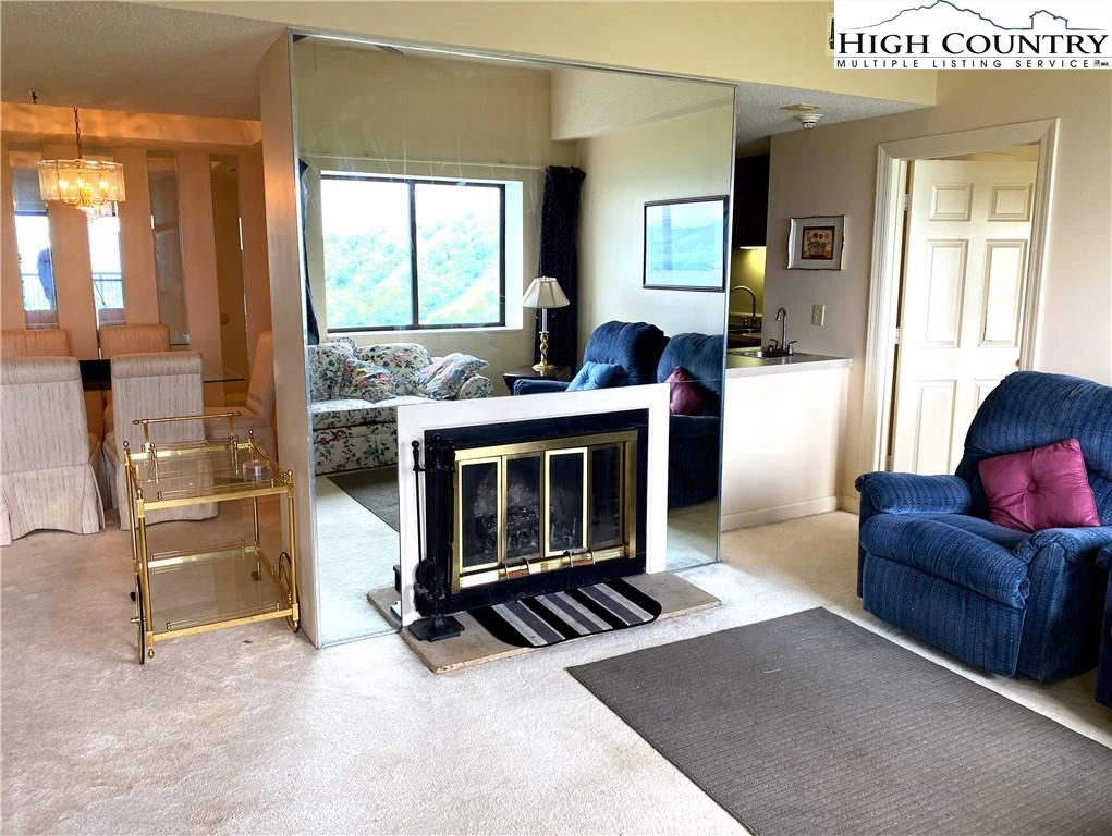 Image number 19 for the current listing