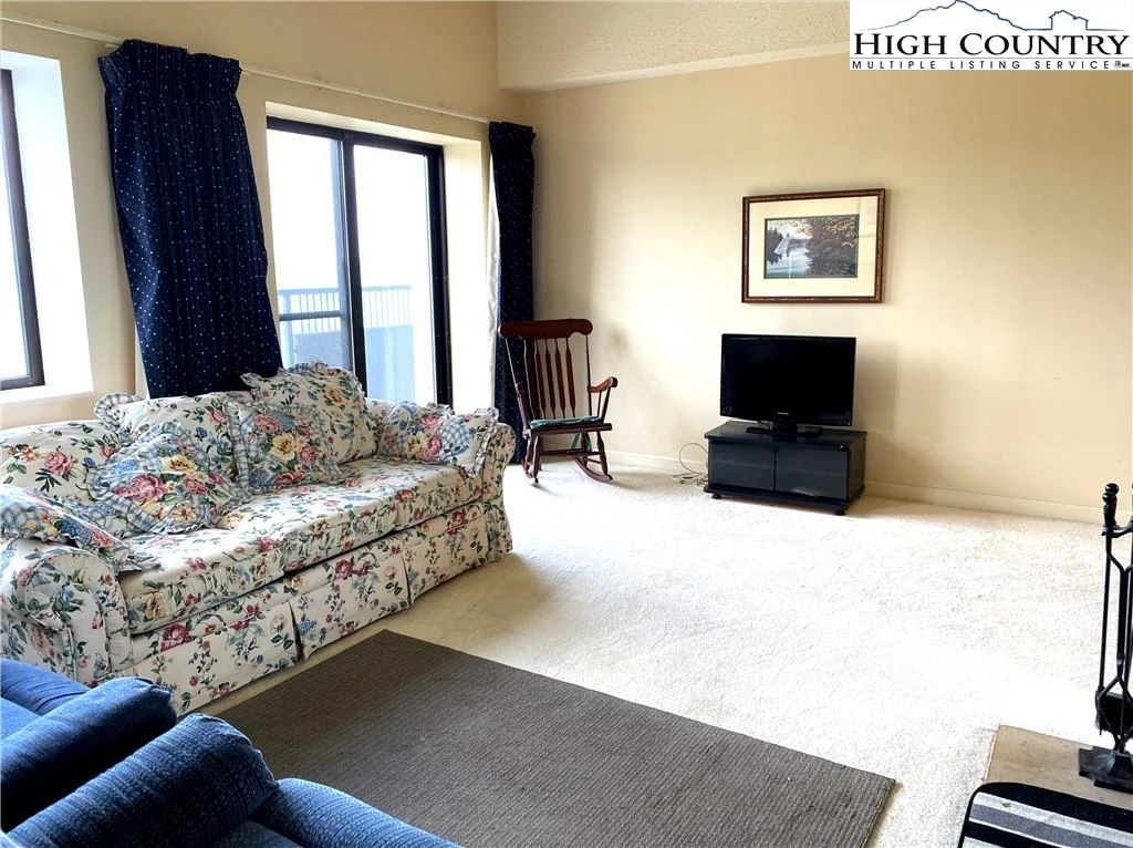 Image number 18 for the current listing