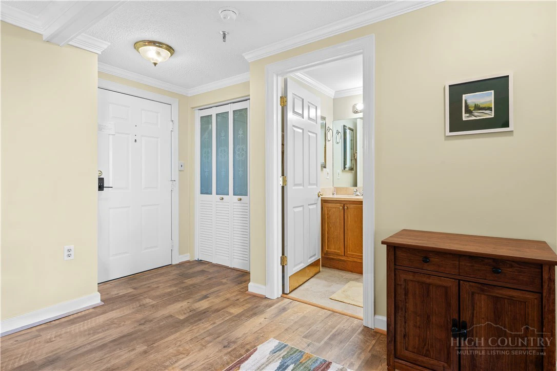 Image number 9 for the current listing