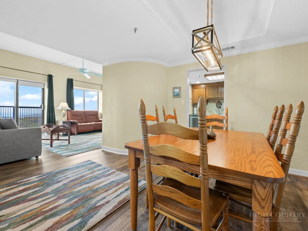 Image number 14 for the current listing