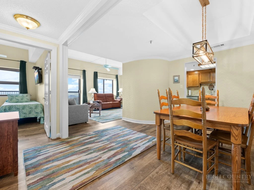 Image number 13 for the current listing