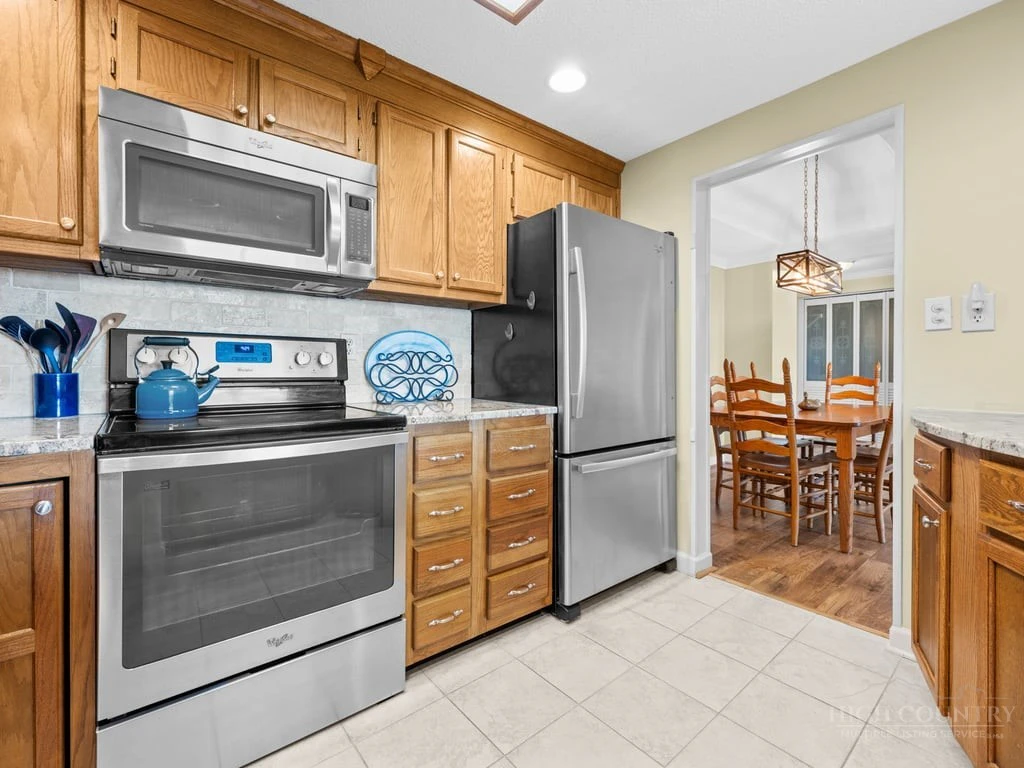 Image number 18 for the current listing