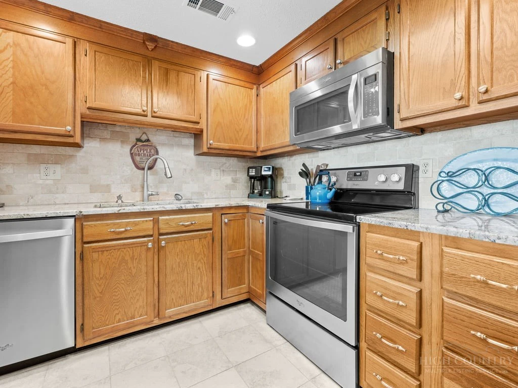 Image number 19 for the current listing