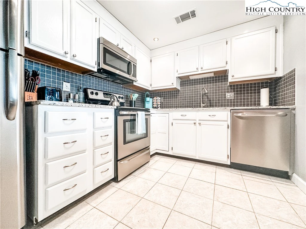 Image number 21 for the current listing