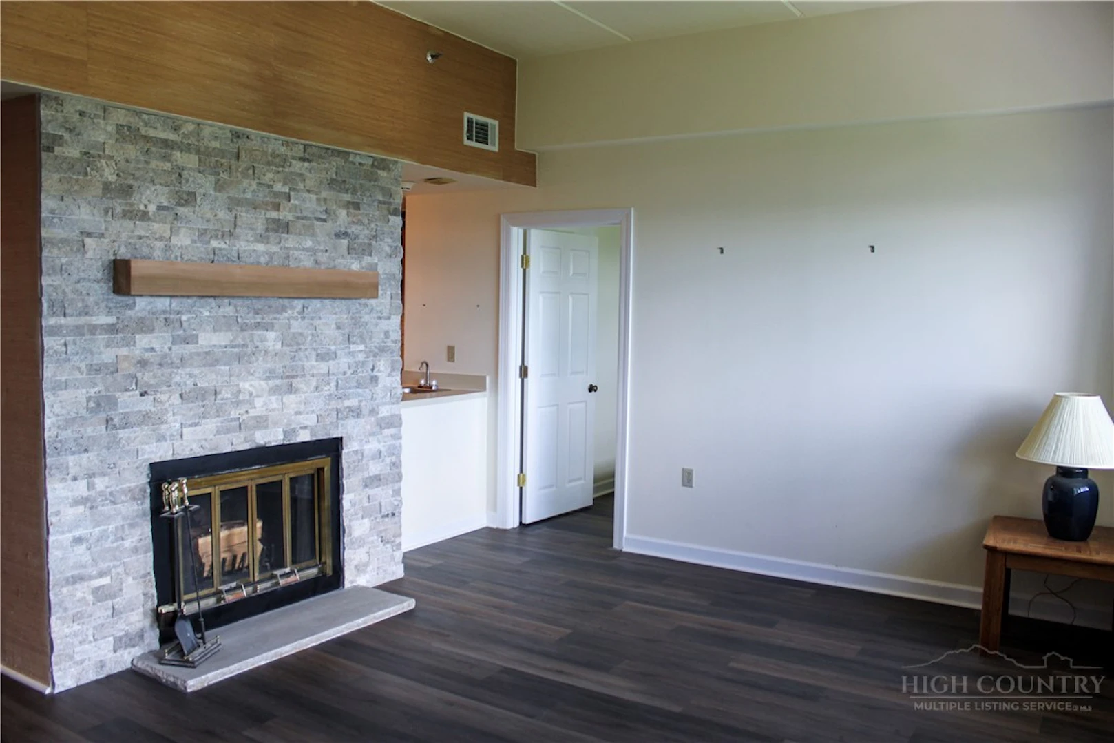 Image number 3 for the current listing