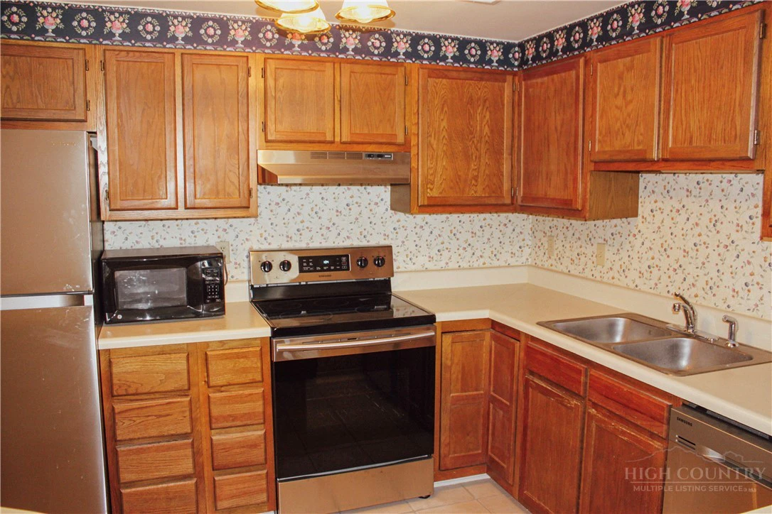 Image number 5 for the current listing