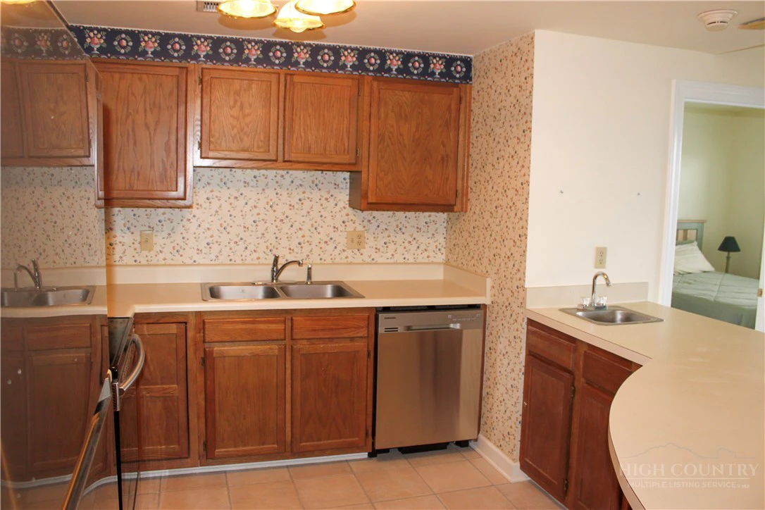 Image number 6 for the current listing