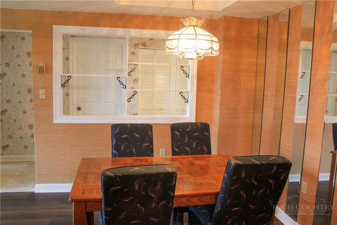 Image number 8 for the current listing