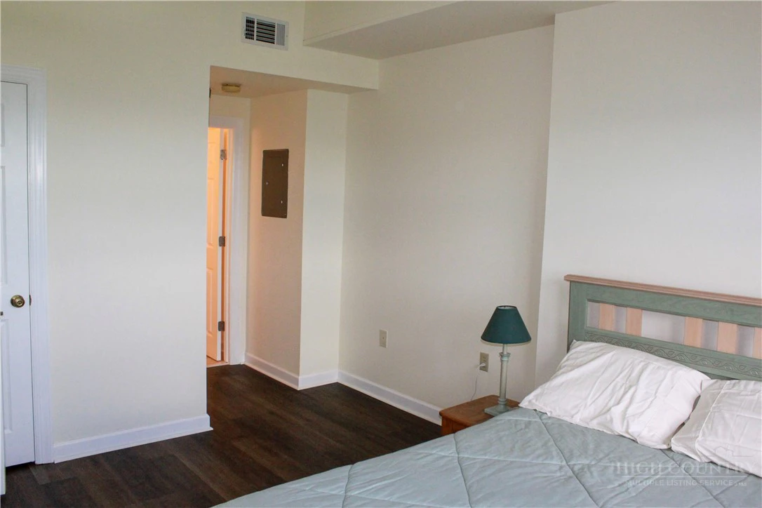 Image number 10 for the current listing