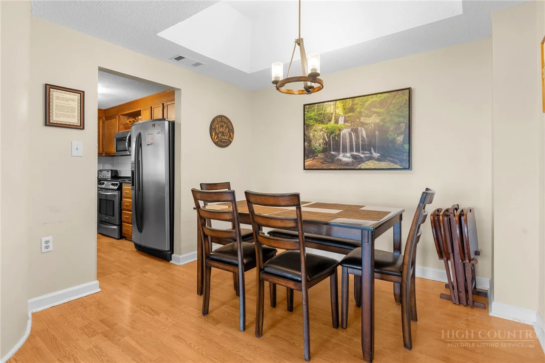 Image number 7 for the current listing