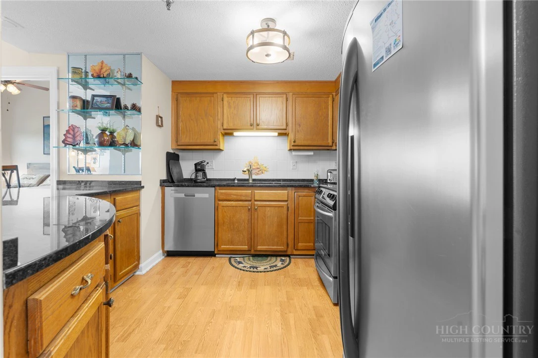 Image number 9 for the current listing