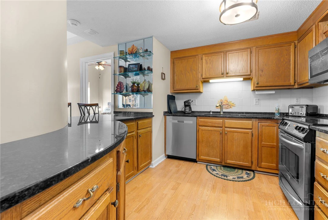 Image number 10 for the current listing