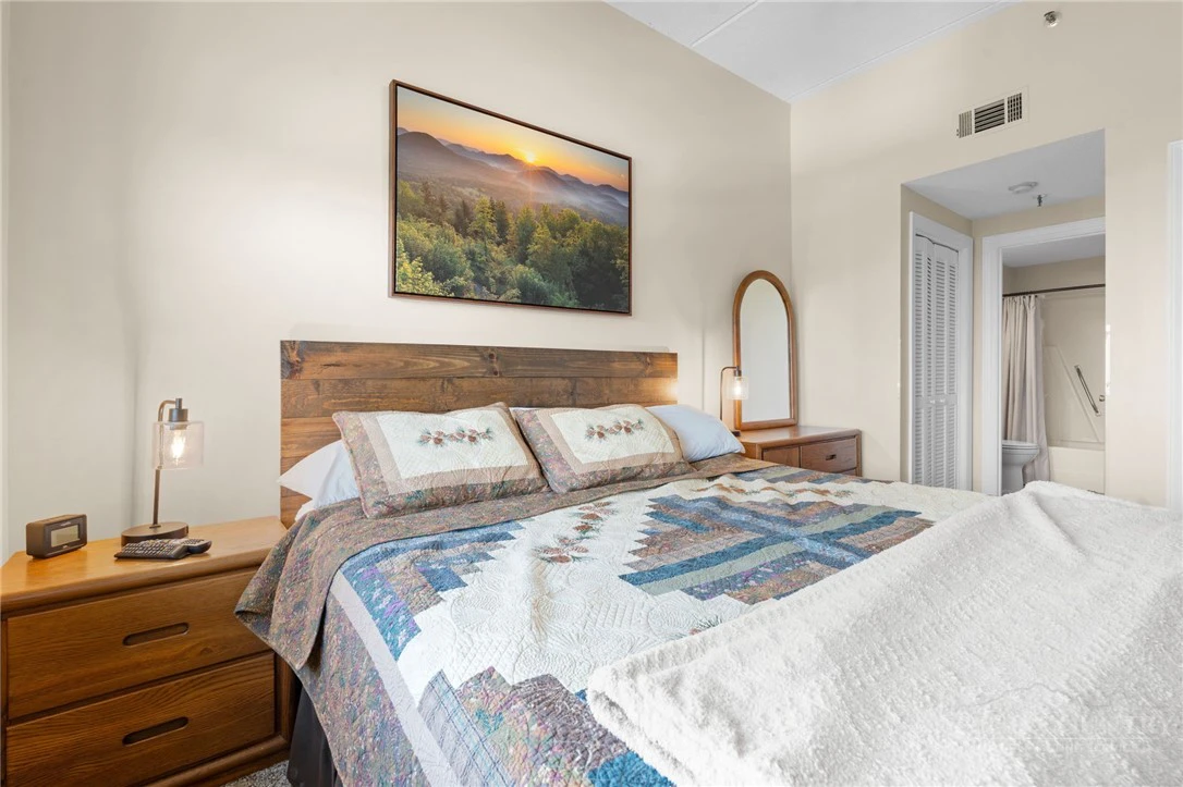 Image number 14 for the current listing