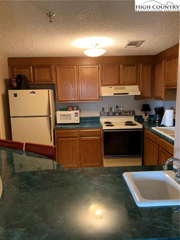 Image number 2 for the current listing