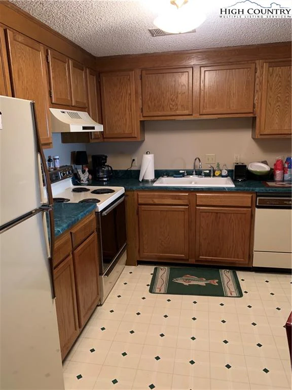 Image number 14 for the current listing