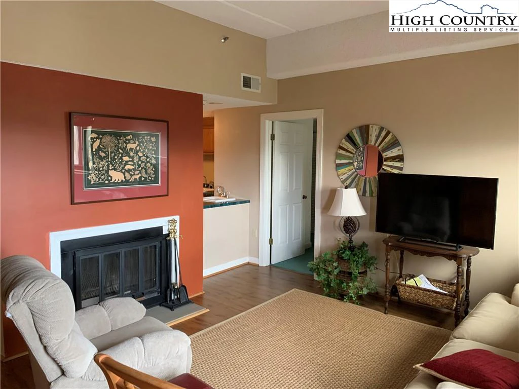 Image number 13 for the current listing