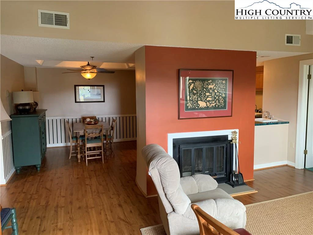 Image number 12 for the current listing