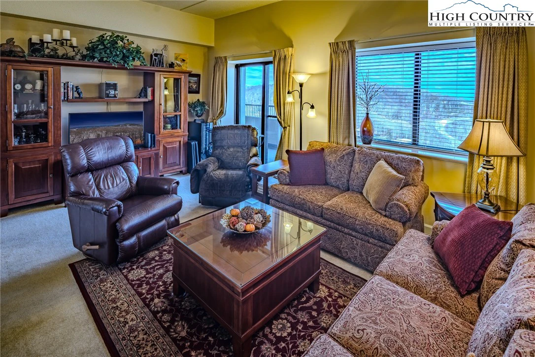 Image number 15 for the current listing
