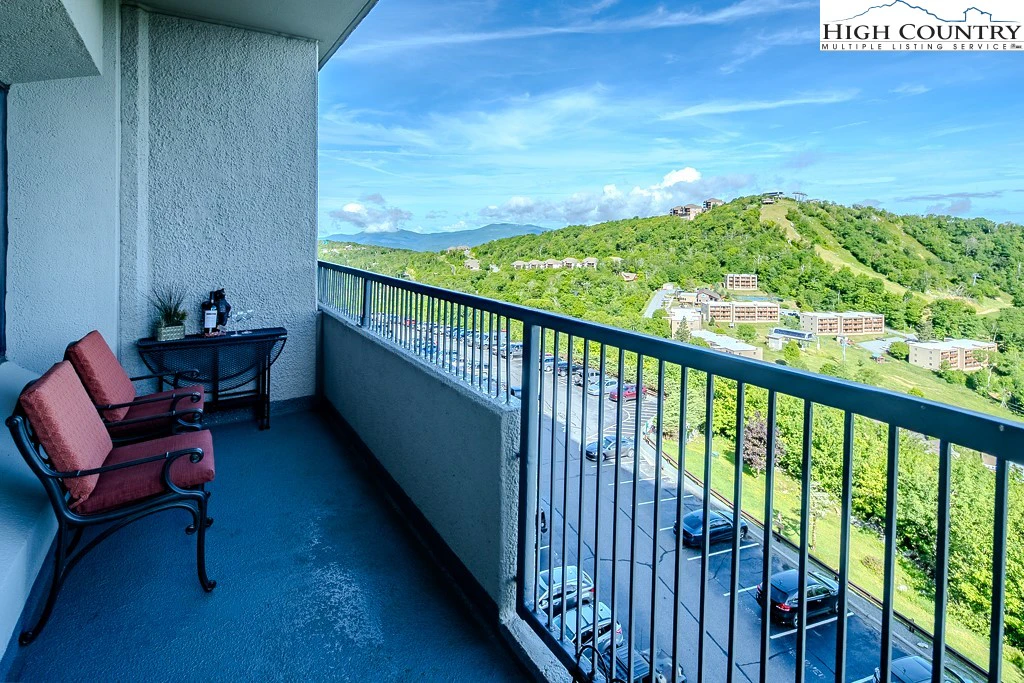 Image number 14 for the current listing