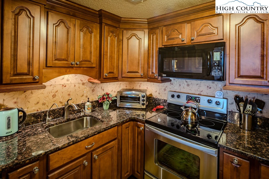 Image number 11 for the current listing