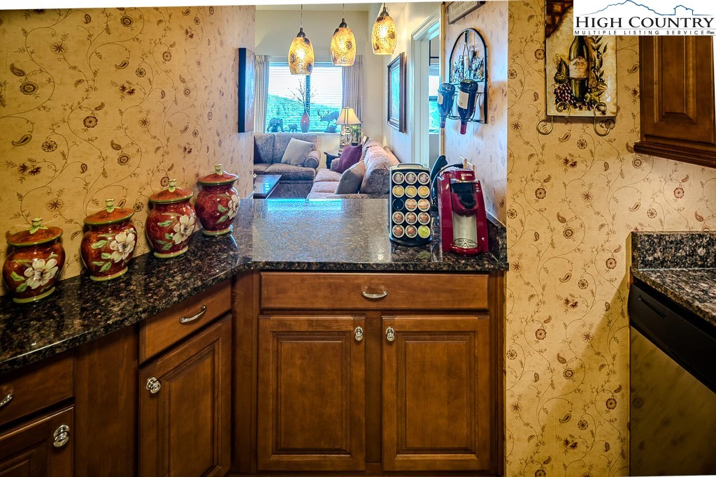 Image number 10 for the current listing