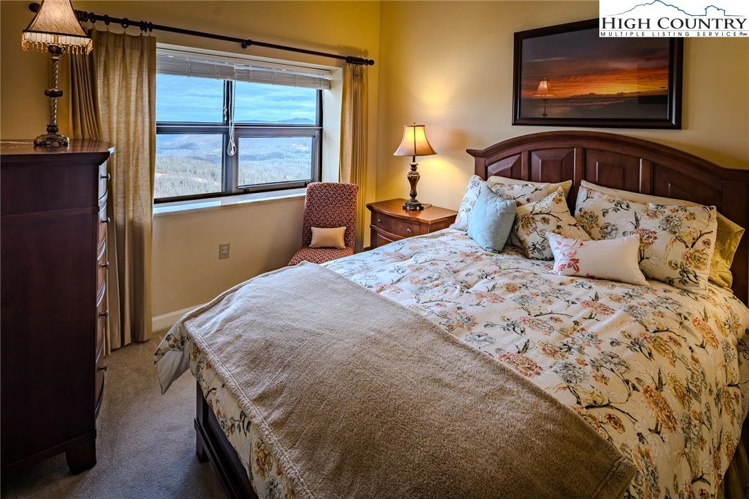 Image number 9 for the current listing