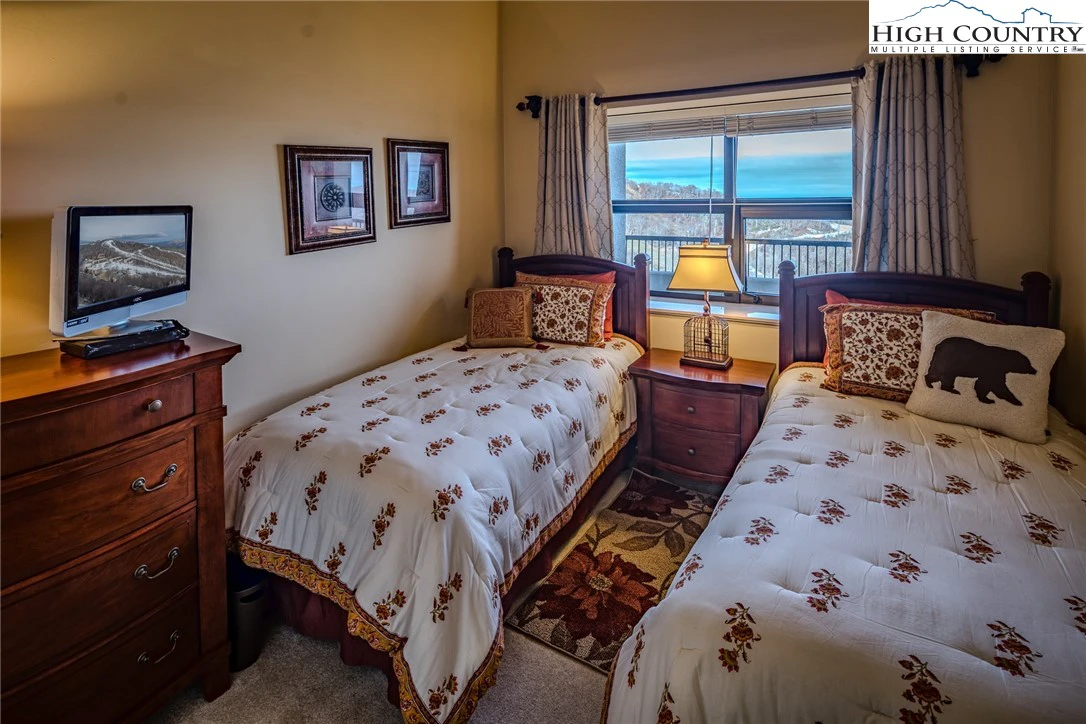 Image number 6 for the current listing