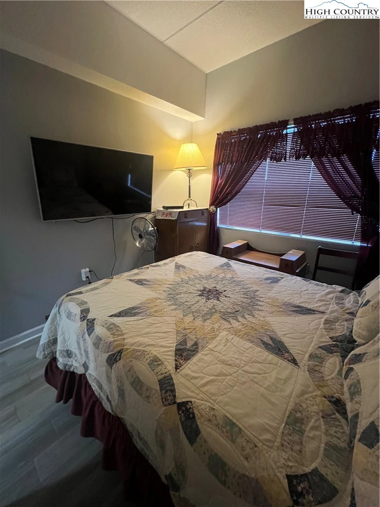 Image number 5 for the current listing