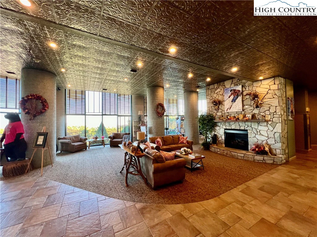 Image number 20 for the current listing