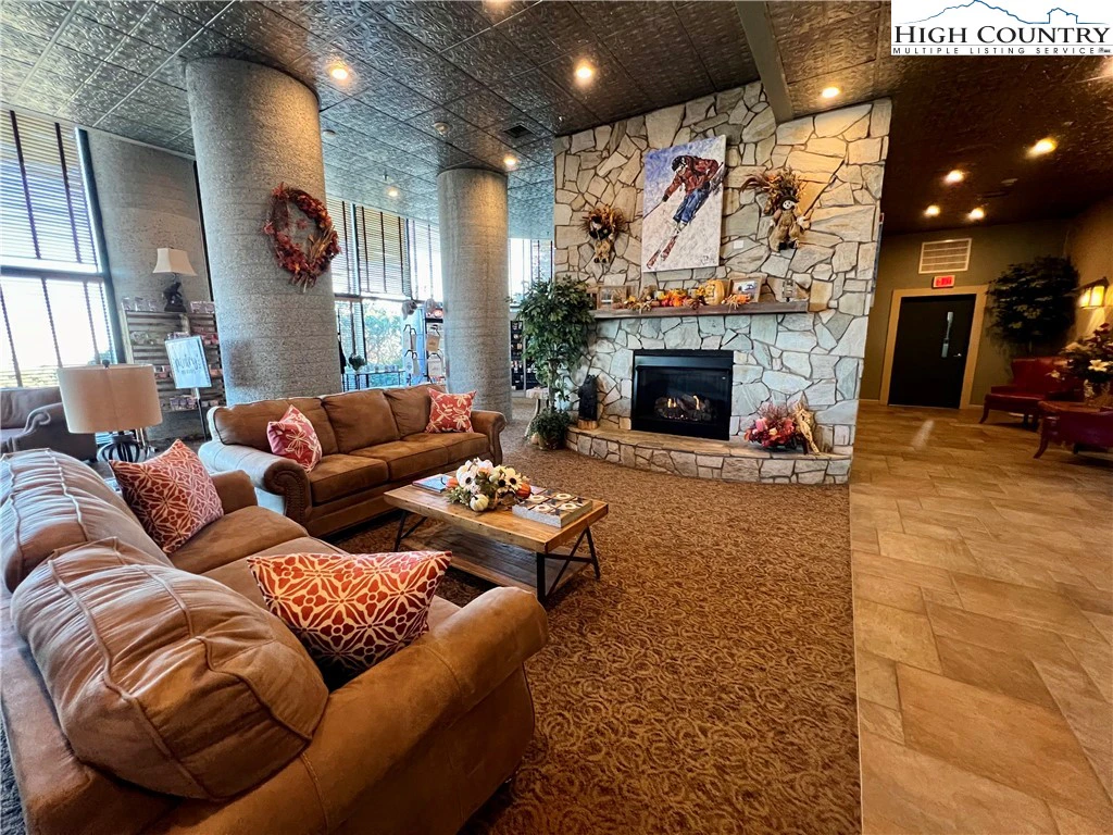 Image number 18 for the current listing