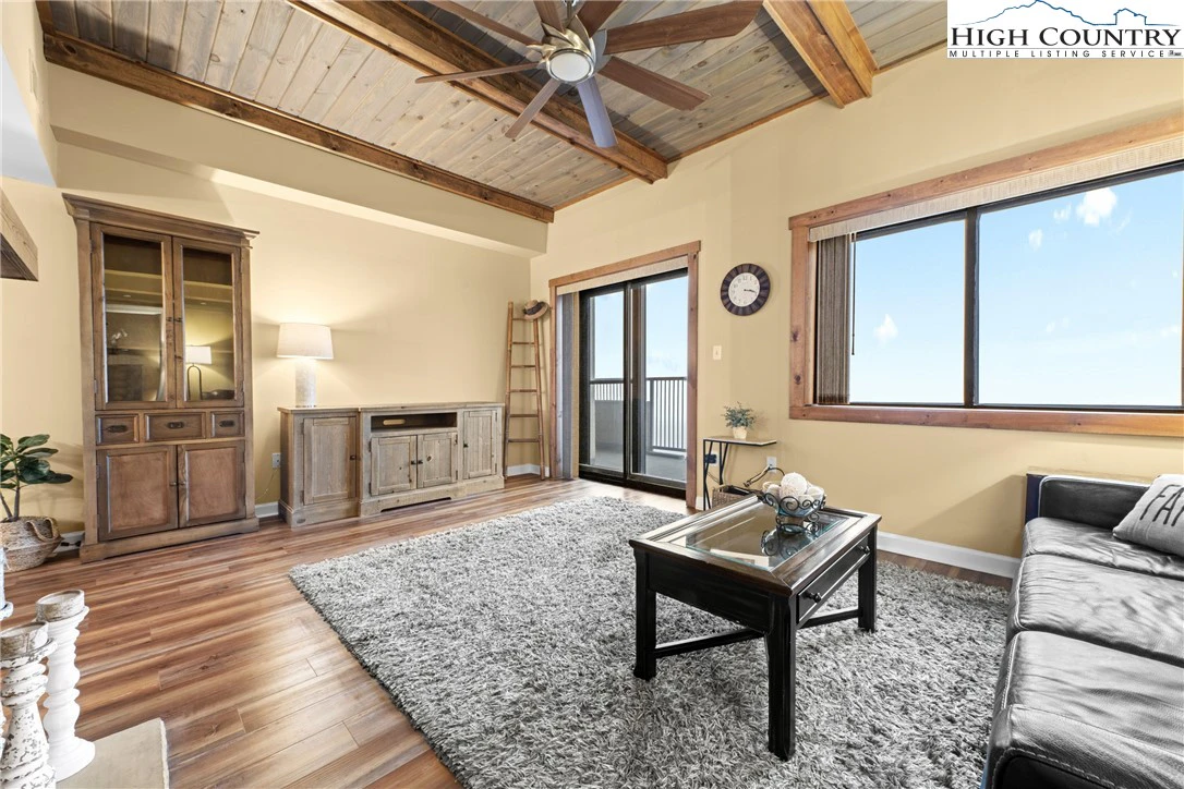 Image number 3 for the current listing